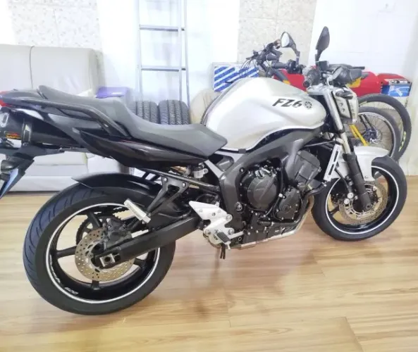 YAMAHA FZ6