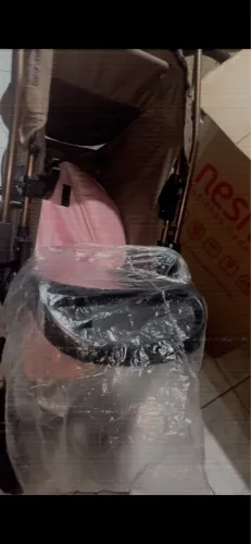 Carrinho de bebê e bebê conforto