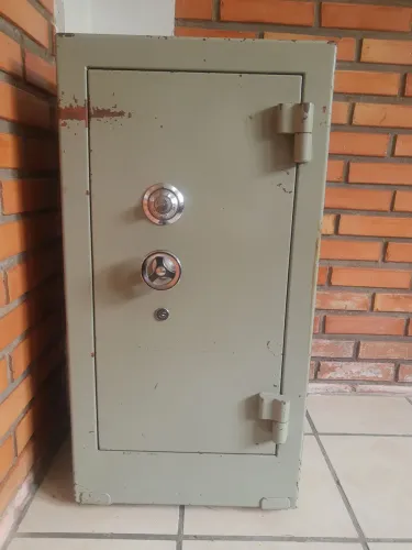 Cofre De Aço 80cm Concretado com segredo