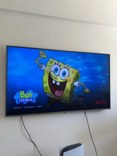 Smart TV LG 55" 4K UHD - Netflix, YouTube, Wi-Fi