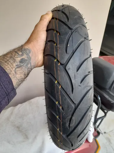 Pneu p/ scooter  Xmax 250 ( Novo)