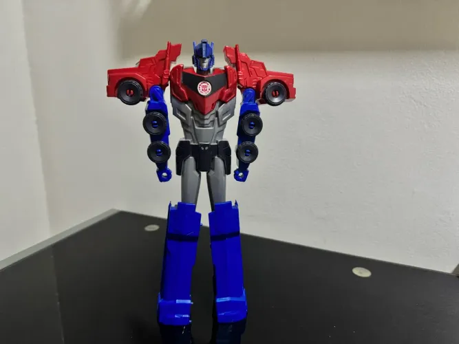 Brinquedos transformers que viram carro/boneco