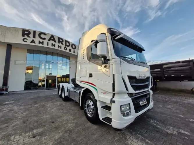 Iveco Hiway 2022 6x2 Teto alto completo