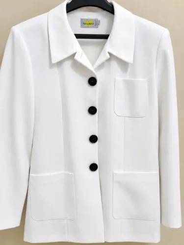 Blazer Alfaiataria Off-White com Botões Contrastantes - Marca Naamar
