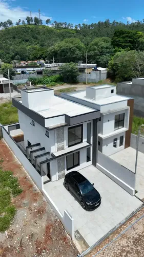 Linda casa, nova para venda no condomínio Vila Toscana em Cajamar - SP.