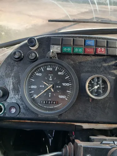 Vende-se Mercedes 1513. Caçamba.