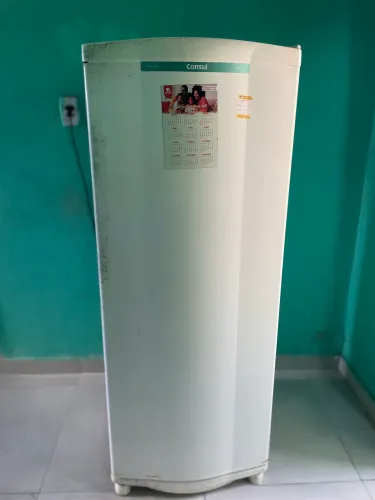 Geladeira cônsul com defeito