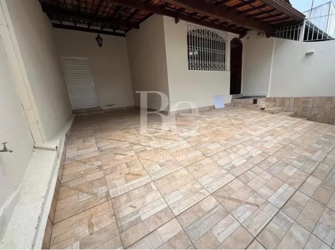 CASA GEMINADA 03 QUARTOS 01 SUÍTE 02 VAGAS CASTELO VENDA