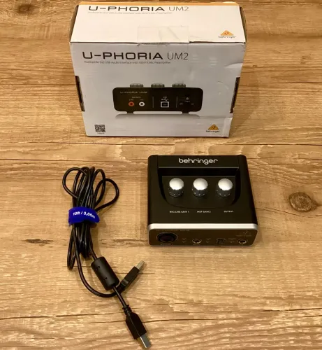 Interface de Áudio Behringer U-Phoria UM2 ? Estado de Nova!