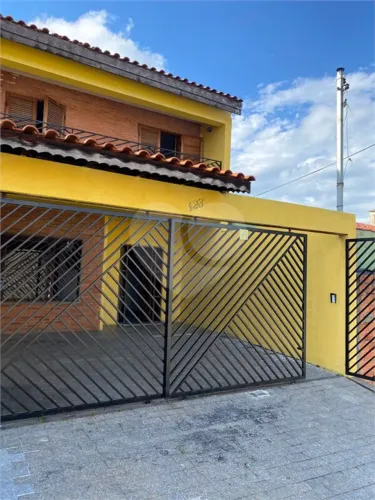 Casa tipo Triplex próximo à av. Itavuvu 3 dorms.