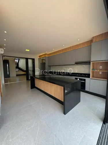 CASA À VENDA NO CONDOMINIO VILA ROMANA