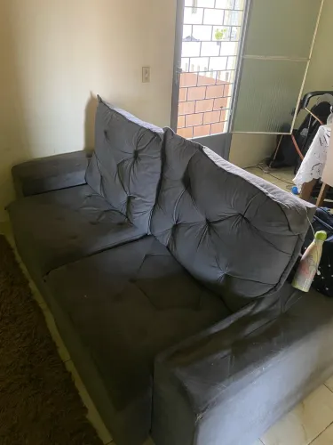 Vendo sofá retrátil com marcas de uso, mas em ótimas condições: