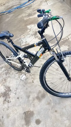 Bicicleta semi nova usada poucas vezes