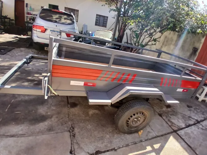 Carretinha reboque 2.5m por 1.20