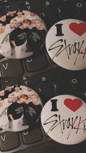 BOTTONS 4,4CM PERSONALIZADOS.