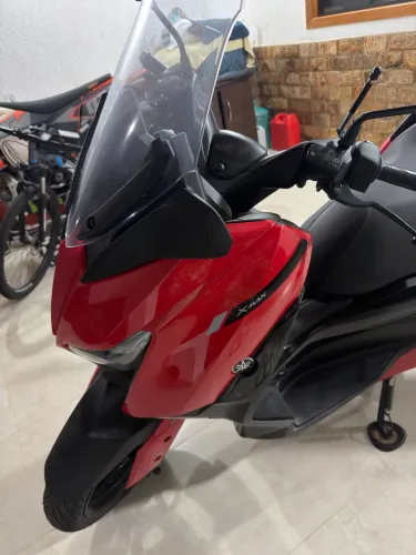 X Max 250 2023 com 7000 km rodados 