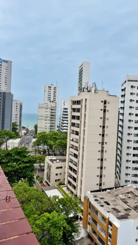 MORE COM ESPAÇO, CONFORTO E ANDAR ALTO COM VISTA DEFNIDA