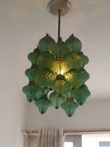 Luminária em murado verde, art decó, década de 1930. Com todos os cristais e funcionando.