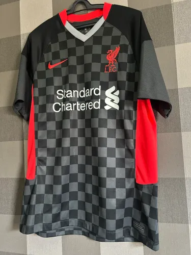 camisa original do liverpool, modelo 3ra da temporada 2020-2021, tamanho m.