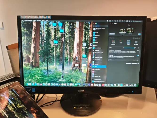 Monitor AOC 22" led FULL HD ultra fino funcionando com conexões HDMI, VGA e DVI