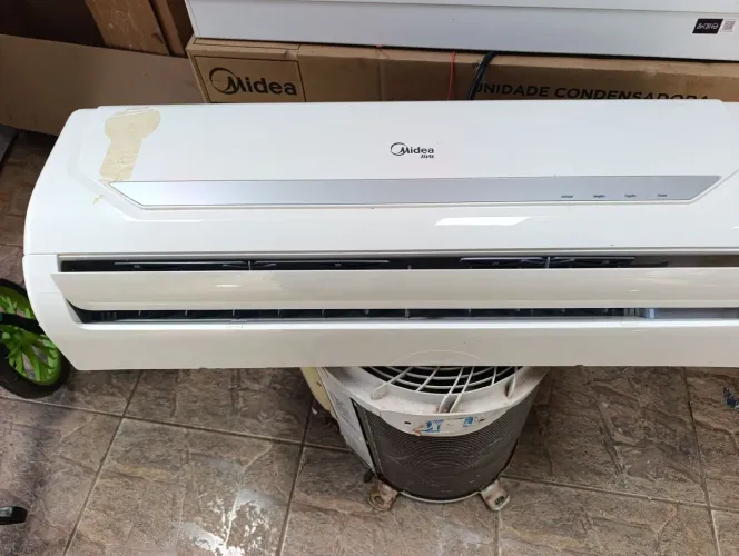 Vende se ar condicionado Midea convencional 12 mil BTUS