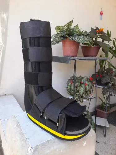 Bota Ortopédica ( M ) 38 a 41. Cano longo