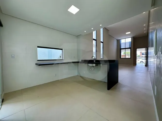 Casa com 3 Quartos, Varanda e Cozinha Integrada no Praias do Sul III