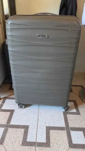 Vendo 2 malas para viagem , capacidade de 32kg cada uma.