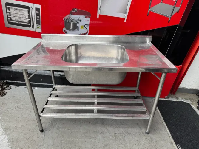VENDO UMA PIA AÇO INOX USADA