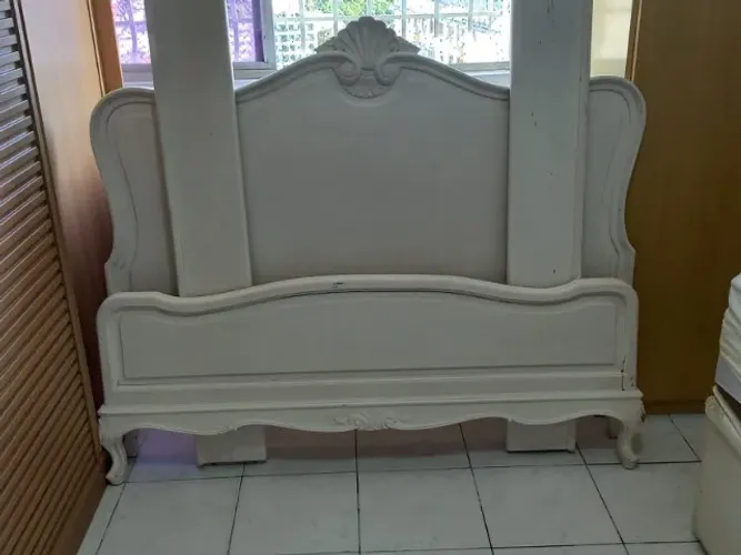 Cama antiga de madeira maciça antiquário - tamanho viúvo