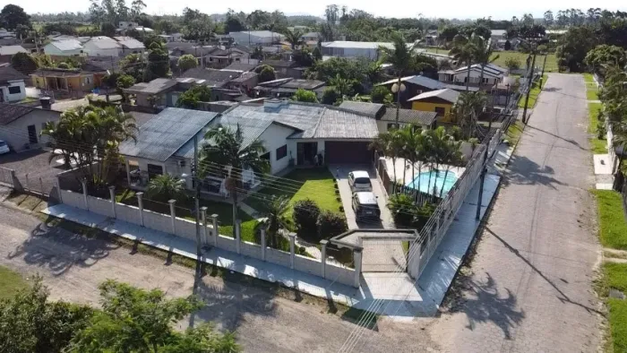Casa Alto Padrão 3 Quartos com Piscina | Jardim Cibele - Araranguá
