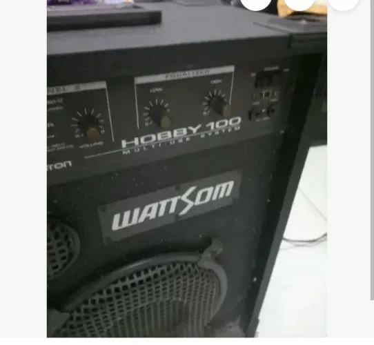 Caixa de som amplificada Watson.