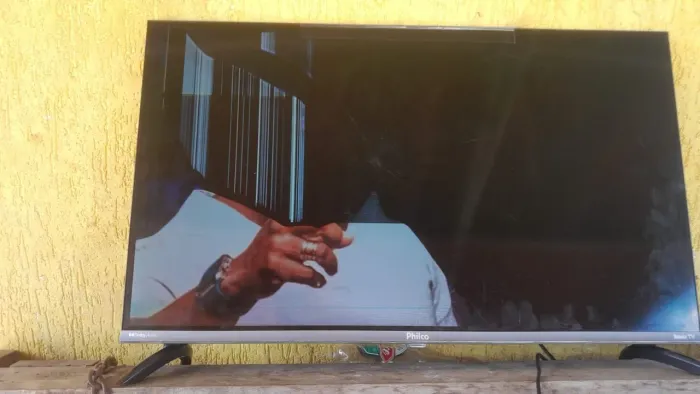 Vendo TV philco tela tela trincada 