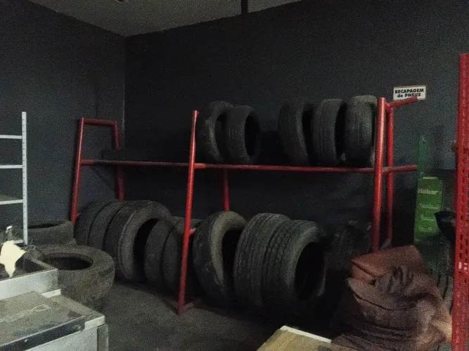 Estante de ferro para pneus borracharia