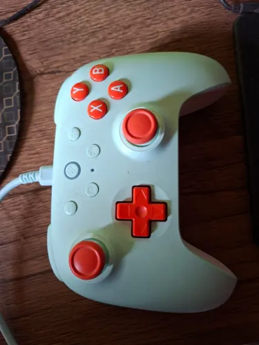 Controle 8bitdo com cabo semi novo