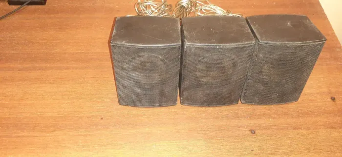 Home theater LG três caixas satélites+uma comprida e subwoofer LG BH673 