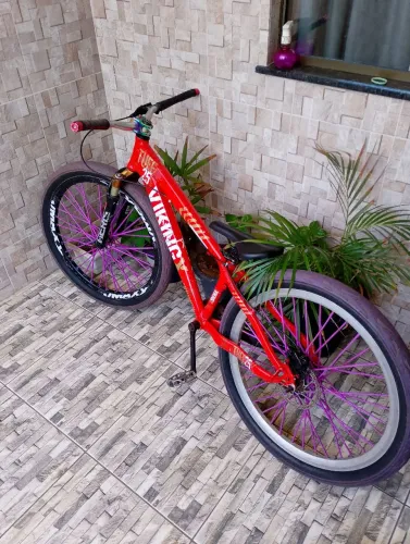 Vendo bicicleta esport usada em bom estado de uso, precisando apenas de um pequeno ajuste