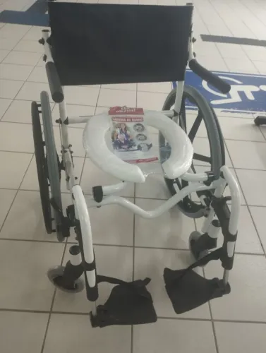 Cadeira de roda para banho
