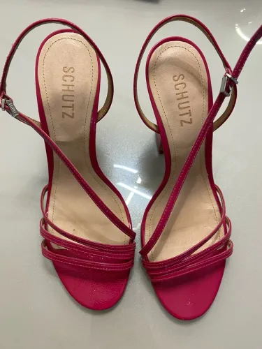 Sandália e Scarpin Schultz num 37