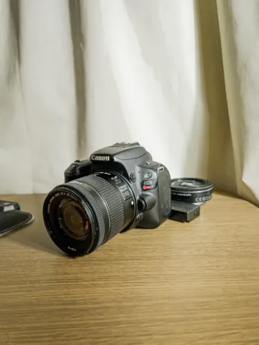 CANON SL2 + 2 LENTES
