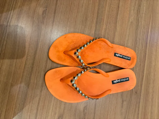 Chinelo tipo havaiana 