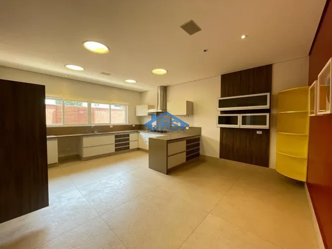 Casa à venda e para alugar em Santana de Parnaíba, Tamboré, com 5 suítes, com 737 m², Tamb
