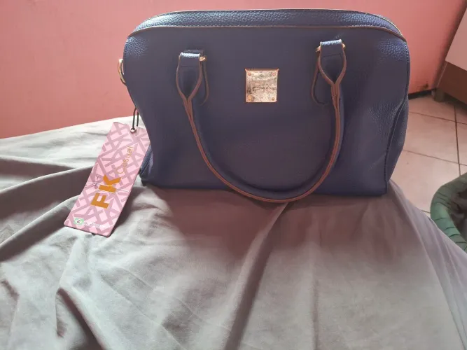Vendo Bolsa. Na cor Azul.