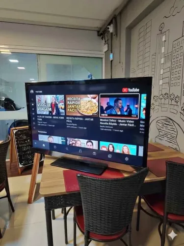 Tv em ótimo estado com controle Livre para testes