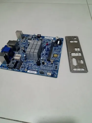 Placa mãe. Retirada de peça