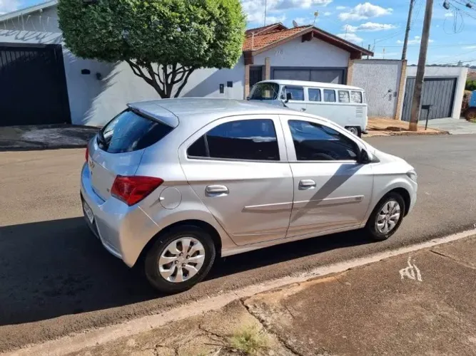 Chevrolet Onix Hatch LT 1.0 8V Flex Mec. 4P 2018