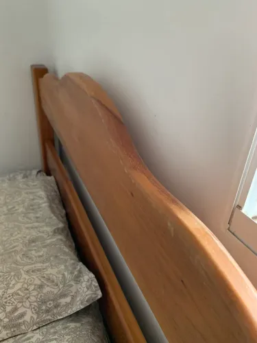 Cama de casal - de madeira maciça