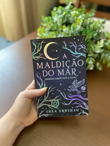 Livro A Maldição do Mar - seminovo