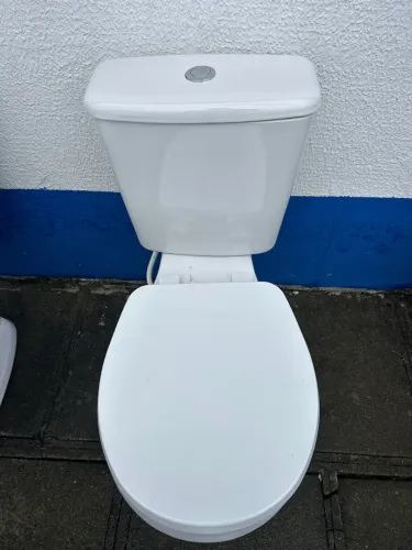 Vaso sanitário com caixa acoplada DECA