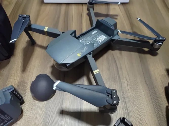DRONE DJI MAVIC PRO FLY MORE COMBO COMPLETO + 2 BATERIAS NOVAS R$ 2.900,00